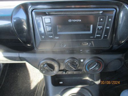 2018-Toyota-Hilux-20-VVTi-Single-Cab_14