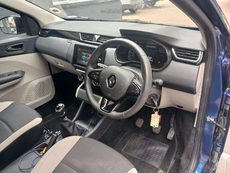 2021-Renault-Triber-10-Dynamique_6