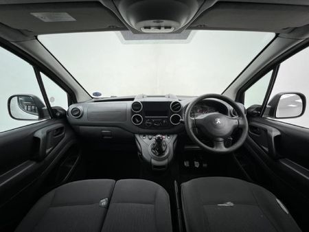 2015-Peugeot-Partner-16-66kW-Panel-Van_10