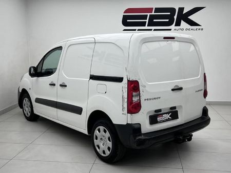 2015-Peugeot-Partner-16-66kW-Panel-Van_3