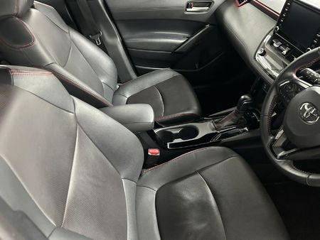 2023-Toyota-Corolla-Cross-18-GR-S_8