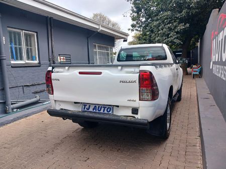 2016-Toyota-Hilux-24-GD-6-SRX-4x4-Single-Cab_4