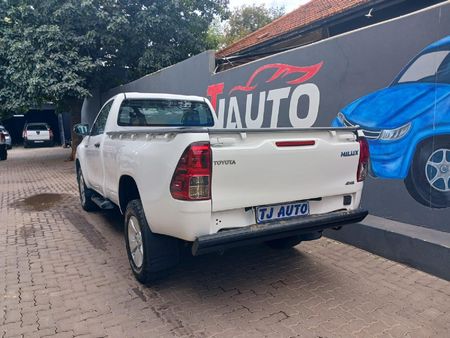 2016-Toyota-Hilux-24-GD-6-SRX-4x4-Single-Cab_5