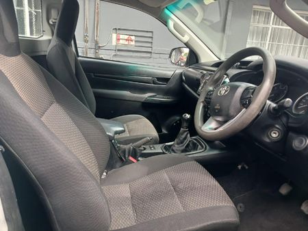 2016-Toyota-Hilux-24-GD-6-SRX-4x4-Single-Cab_7