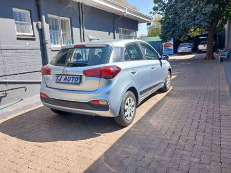 2020-Hyundai-i20-12-Motion_3