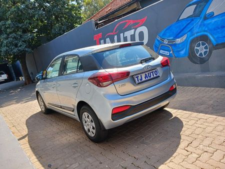 2020-Hyundai-i20-12-Motion_4