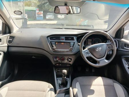 2020-Hyundai-i20-12-Motion_6
