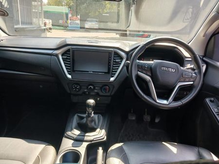 2022-Isuzu-D-Max-19-DDI-HR-LS-Double-Cab_9