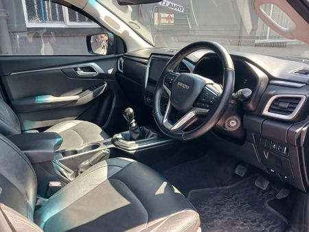 2022-Isuzu-D-Max-19-DDI-HR-LS-Double-Cab_11