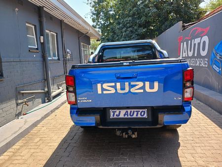 2022-Isuzu-D-Max-19-DDI-HR-LS-Double-Cab_6