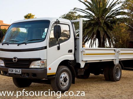 2011-Hino-300-714-Lwb-ay3-Fc-Cc_1