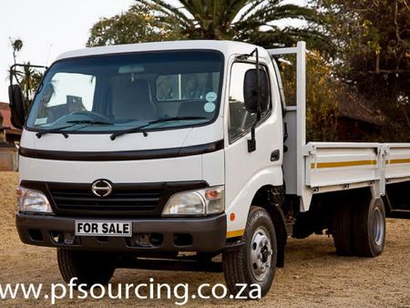 2011-Hino-300-714-Lwb-ay3-Fc-Cc_2
