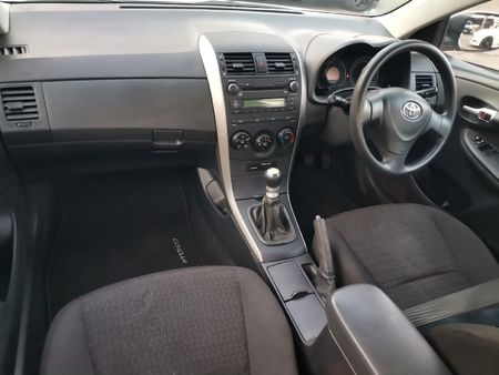 2010-Toyota-Corolla-16-Professional_11