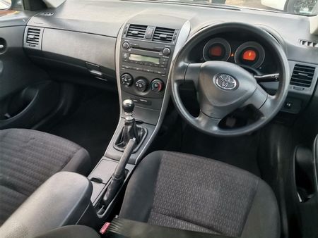 2010-Toyota-Corolla-16-Professional_13