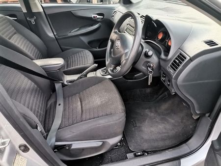 2010-Toyota-Corolla-16-Professional_14