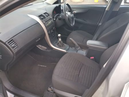 2010-Toyota-Corolla-16-Professional_8