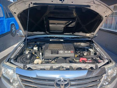 2015-Toyota-Fortuner-30-D-4D-Raised-Body-Auto_13