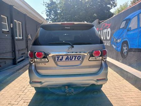 2015-Toyota-Fortuner-30-D-4D-Raised-Body-Auto_6
