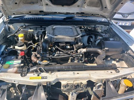 2015-Nissan-NP300-25-TDi-Hi-Rider-Double-Cab_10