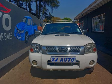 2015-Nissan-NP300-25-TDi-Hi-Rider-Double-Cab_1