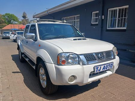2015-Nissan-NP300-25-TDi-Hi-Rider-Double-Cab_2