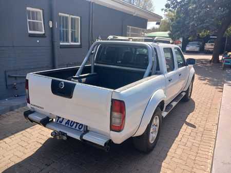 2015-Nissan-NP300-25-TDi-Hi-Rider-Double-Cab_4
