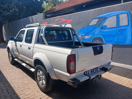 2015-Nissan-NP300-25-TDi-Hi-Rider-Double-Cab_5