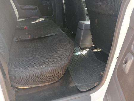 2015-Nissan-NP300-25-TDi-Hi-Rider-Double-Cab_8