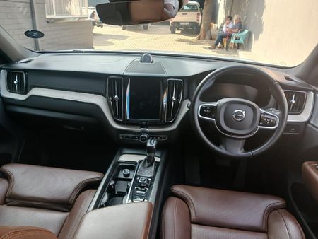 2018-Volvo-XC60-D5-Momentum-Auto-AWD_13