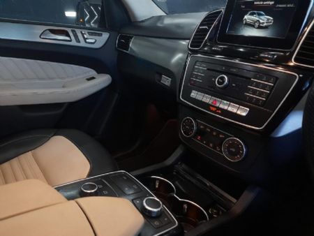 2017-Mercedes-Benz-GLE-350d-4Matic_16
