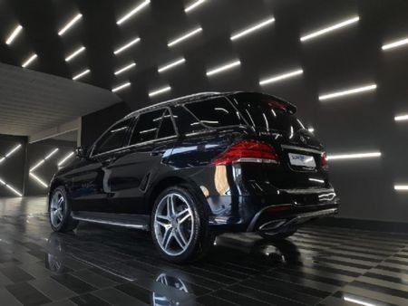 2017-Mercedes-Benz-GLE-350d-4Matic_24