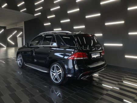 2017-Mercedes-Benz-GLE-350d-4Matic_4