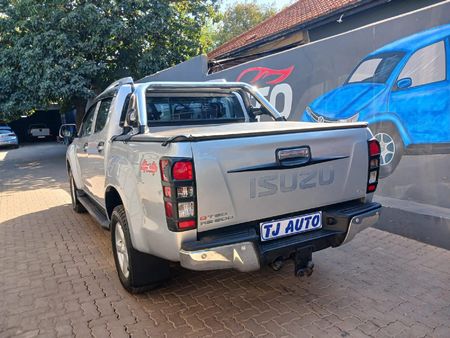 2015-Isuzu-KB-300-D-Teq-LX-4x4-Double-Cab_4