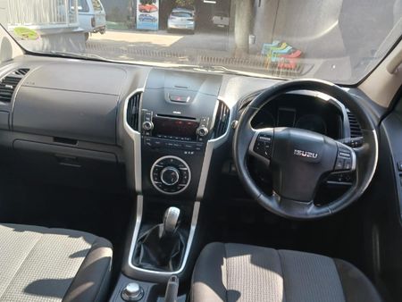 2015-Isuzu-KB-300-D-Teq-LX-4x4-Double-Cab_6