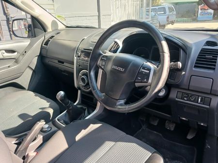 2015-Isuzu-KB-300-D-Teq-LX-4x4-Double-Cab_7