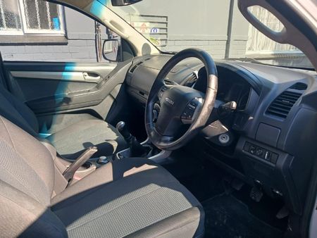 2015-Isuzu-KB-300-D-Teq-LX-4x4-Double-Cab_8