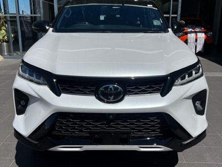 2024-Toyota-Fortuner-28-GD-6-VX-Auto-mHev_0