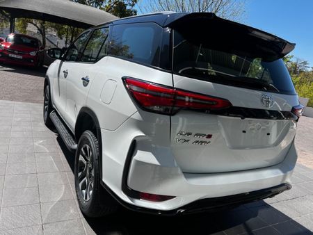 2024-Toyota-Fortuner-28-GD-6-VX-Auto-mHev_6