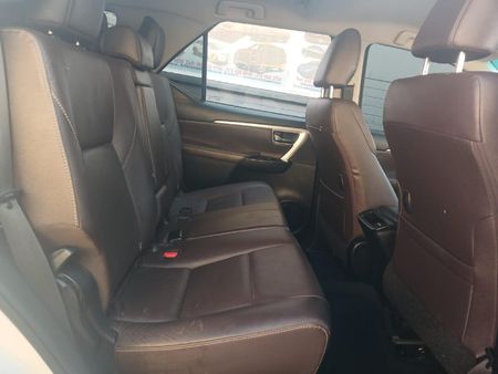 2019-Toyota-Fortuner-24-GD-6-Raised-Body-Auto_10