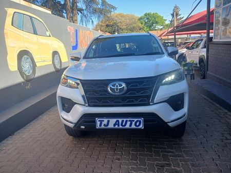 2019-Toyota-Fortuner-24-GD-6-Raised-Body-Auto_1