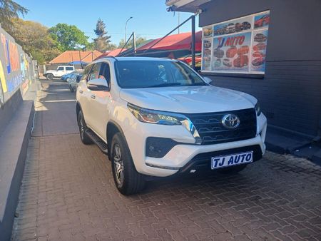 2019-Toyota-Fortuner-24-GD-6-Raised-Body-Auto_2