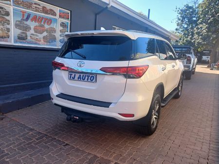 2019-Toyota-Fortuner-24-GD-6-Raised-Body-Auto_3