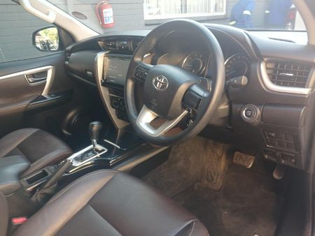2019-Toyota-Fortuner-24-GD-6-Raised-Body-Auto_6