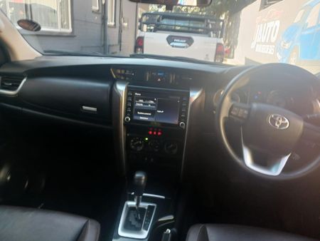 2019-Toyota-Fortuner-24-GD-6-Raised-Body-Auto_7