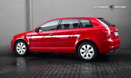 2011-Audi-A3-Sportback-16-TDI-Attraction-Auto_4