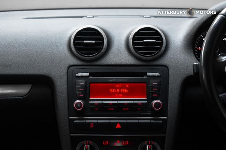2011-Audi-A3-Sportback-16-TDI-Attraction-Auto_7