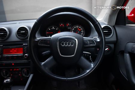 2011-Audi-A3-Sportback-16-TDI-Attraction-Auto_8