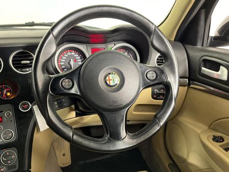 2012-Alfa-Romeo-159-32-Q4-Distinctive_9