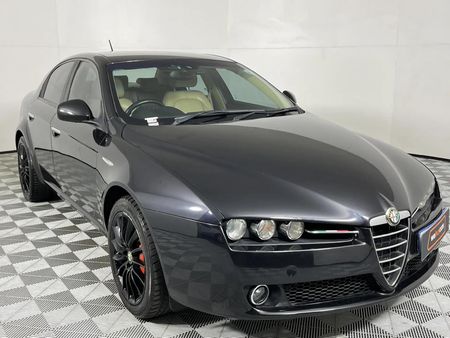 2012-Alfa-Romeo-159-32-Q4-Distinctive_11