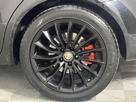 2012-Alfa-Romeo-159-32-Q4-Distinctive_5